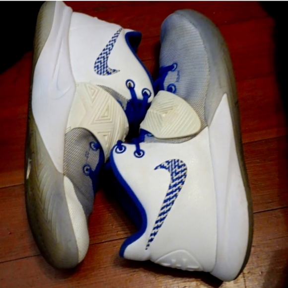 OG KYRIE IRVING SNEAKERS SZ 11 - Picture 6 of 8